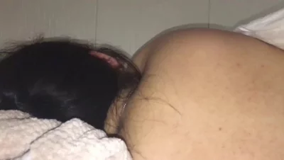 强上刚结婚不久的少妇母狗 插进去就老实了